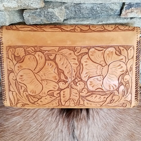 Vintage 1970s Boho Tooled Leather Flowers and Leaves Clutch Handbag - Picture 4 of 16